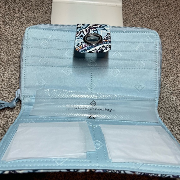 Vera Bradley RFID Turnlock Wallet - Picture 2 of 5